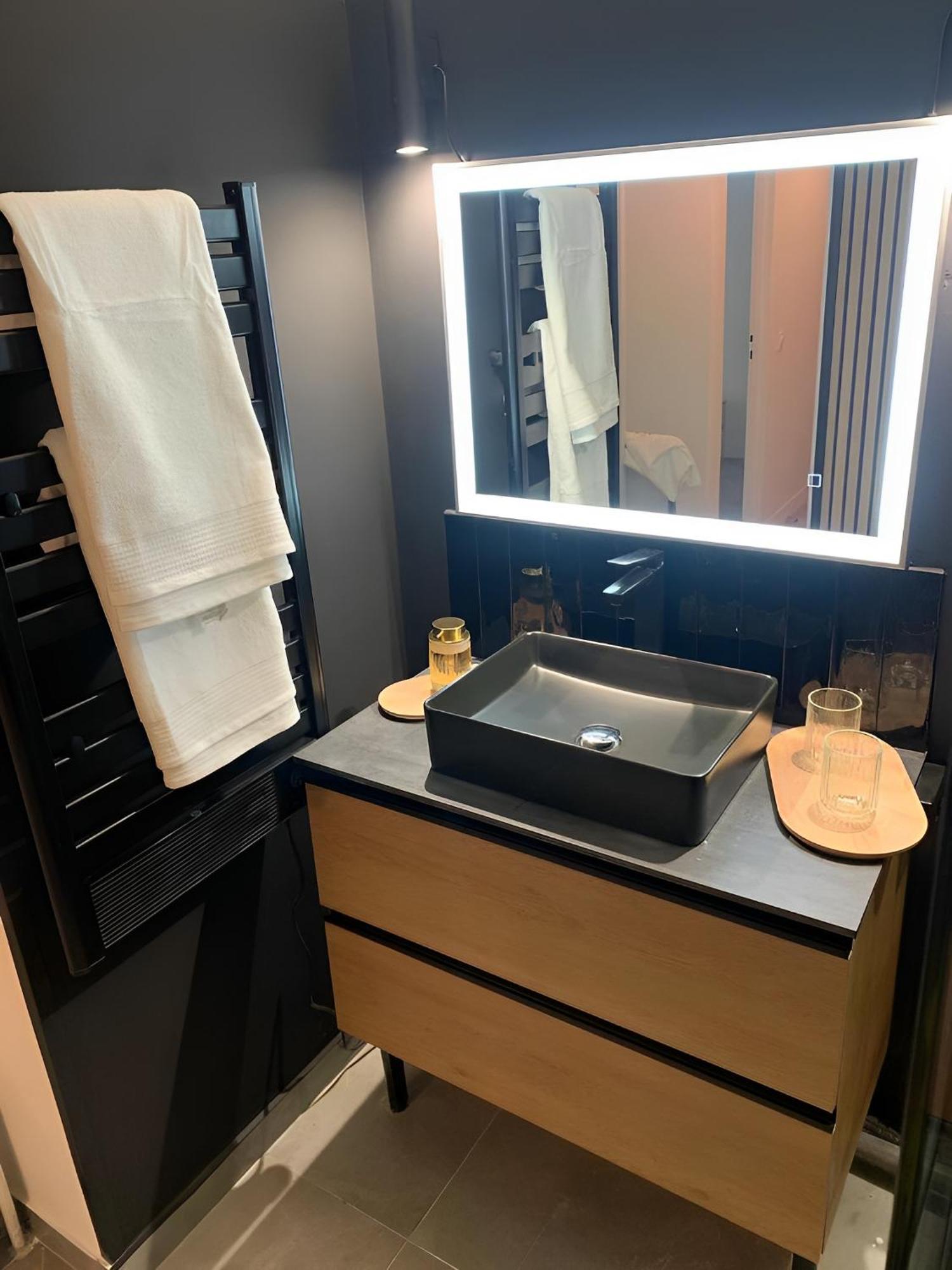 Magnifique Appartement, 3 Min De Paris Levallois-Perret Exterior photo